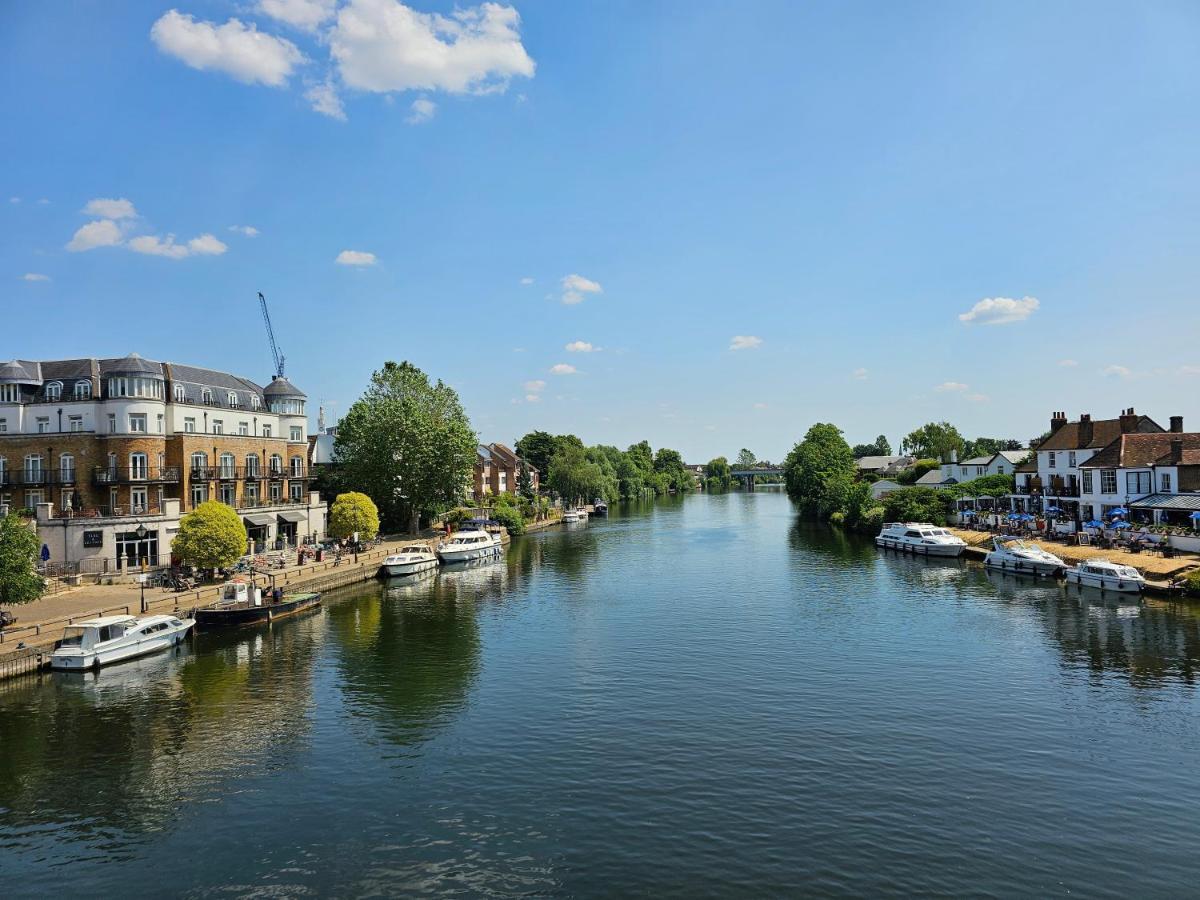 Train Station Serenity Staines-upon-Thames Exteriör bild